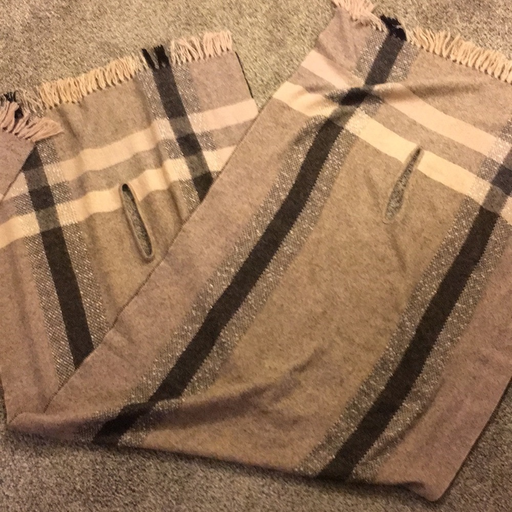 Wrap that looks like a scarf